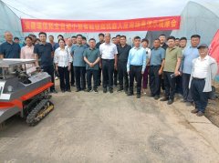 <b>淮南市：蔬菜智能移栽机演示 加快产学研</b>